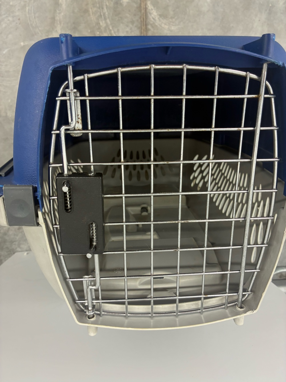 Pet Taxi Airline-Style Pet Carrier in Blue and Light Gray - Picture 4 of 6
